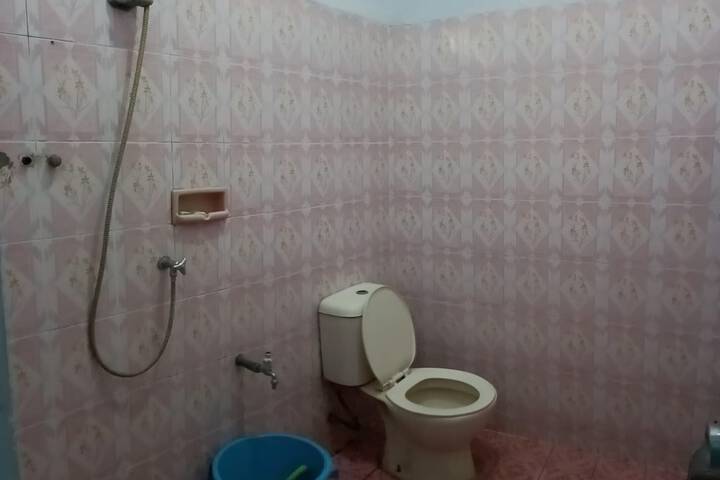 Room 27 of 48