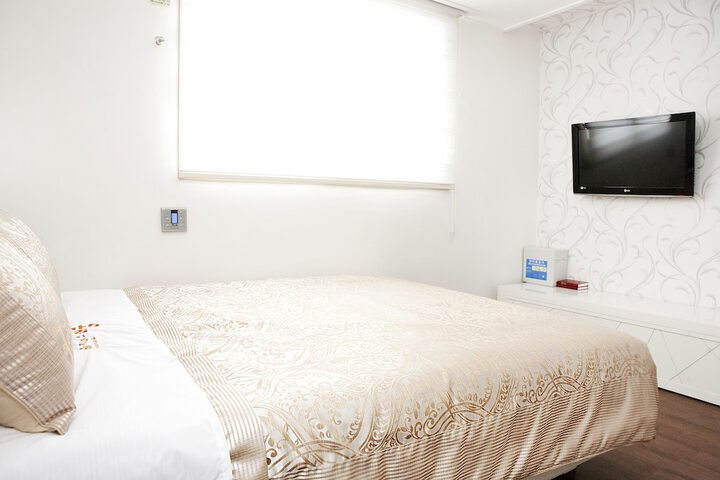 Room 10 of 81