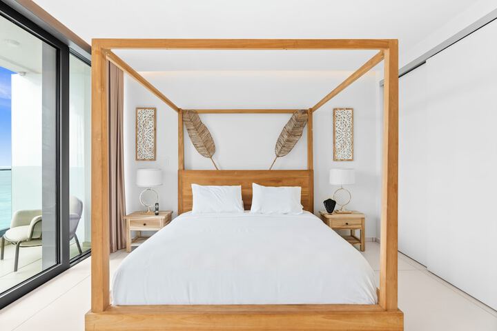 Room 302 of 1000