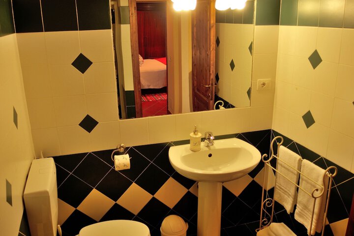 Room 105 of 186