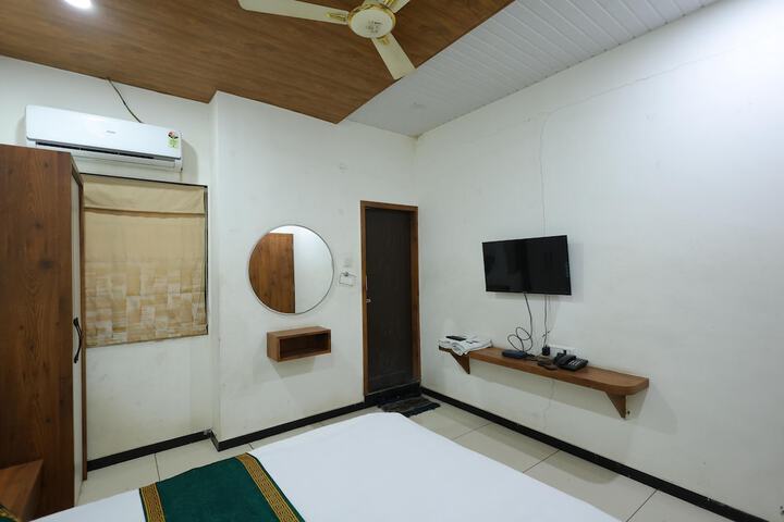 Room 15 of 38