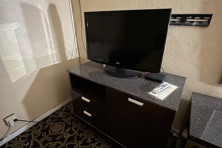 Room 5 of 9