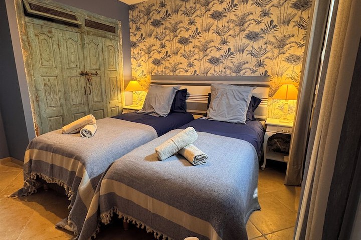 Room 12 of 60