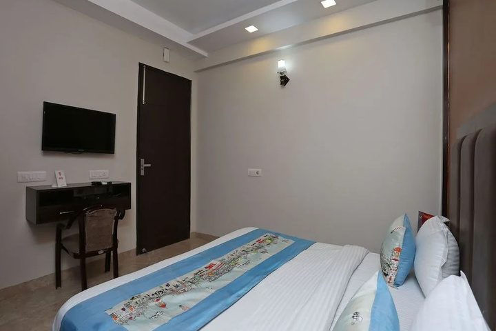 Room 4 of 20