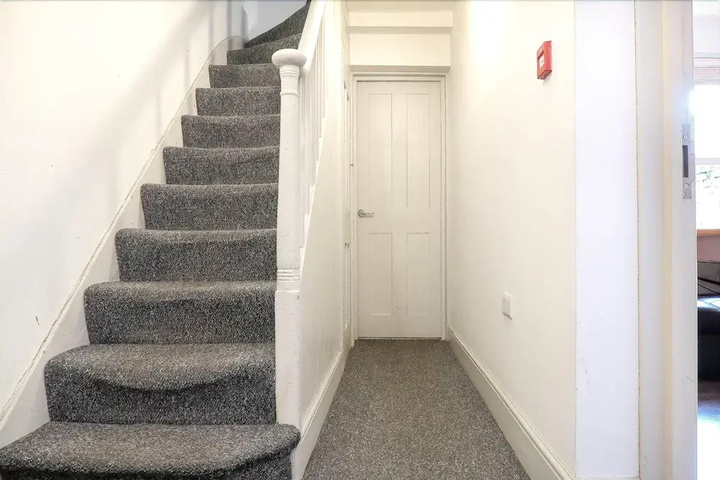 Room 10 of 16