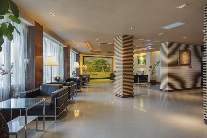 Business Center 38 of 45