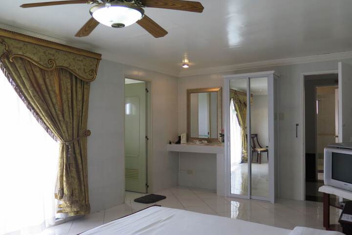 Room 28 of 58