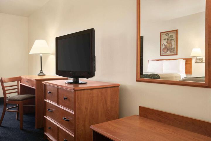 2 Double Beds Accessible (7 of 8)