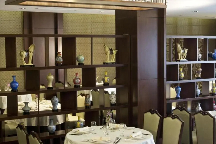 Dining 11 of 12