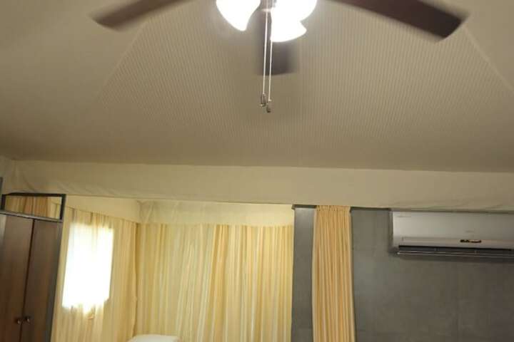 Room 2 of 33