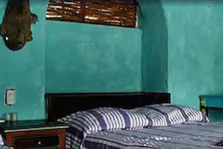 Room 6 of 34