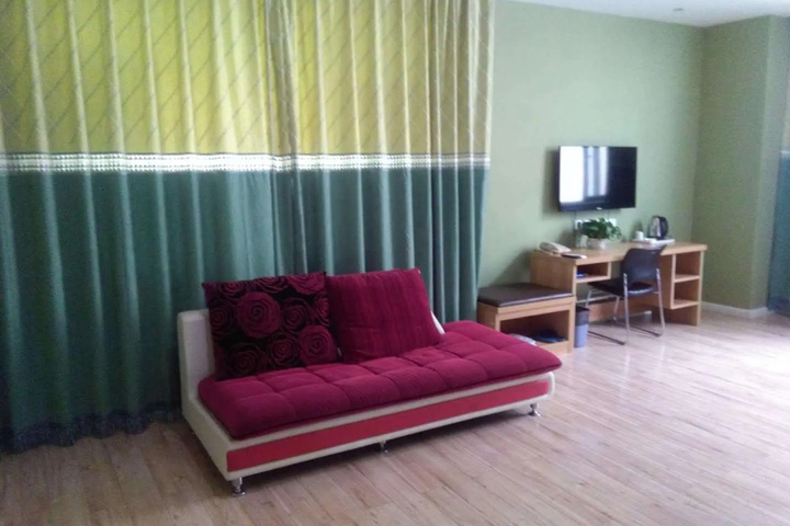 Room 2 of 5