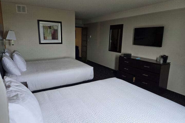 2 Queen Beds (23 of 31)