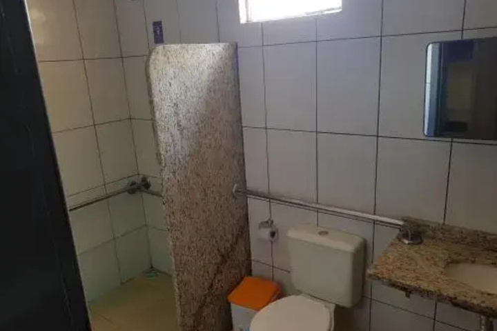Room 7 of 10