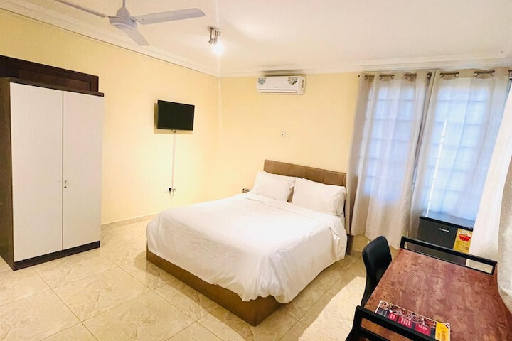 Room 5 of 13