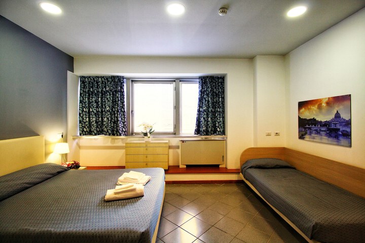 Room 6 of 28
