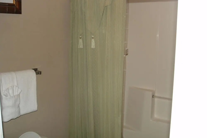 Room 7 of 16