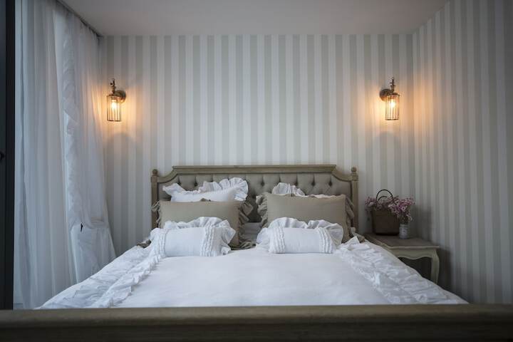 Room 13 of 77