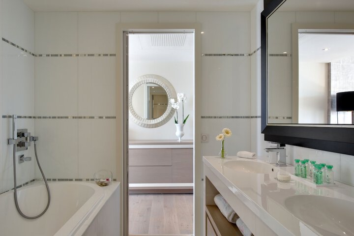 Bathroom Interior Photo