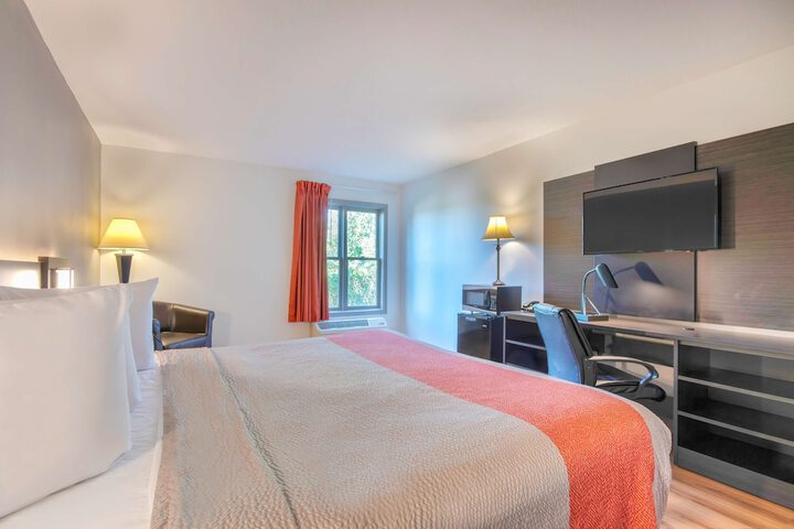 1 King Bed (14 of 15)