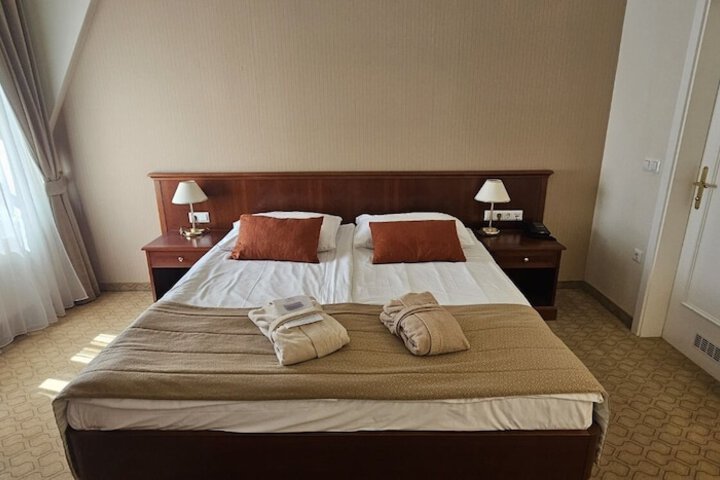 Room 25 of 128