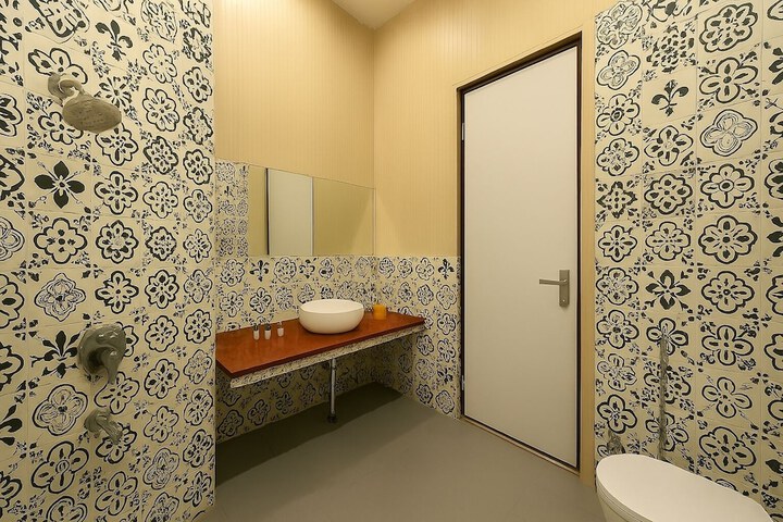 Room 63 of 76