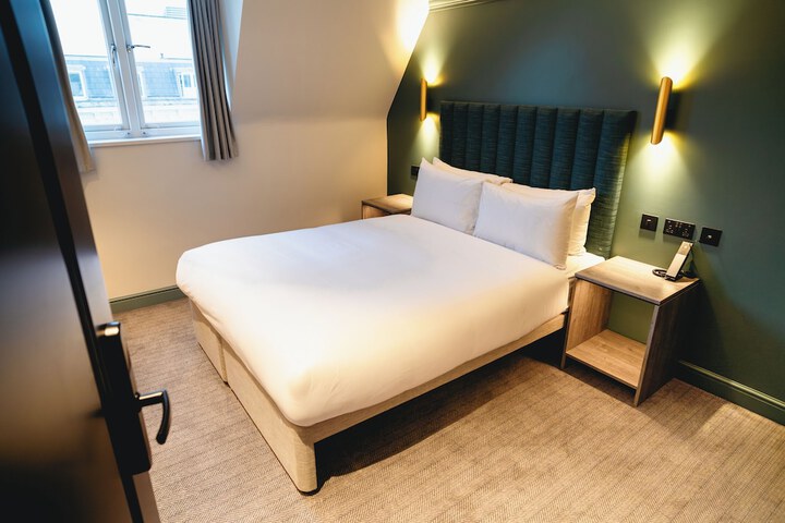 Room 1 of 14