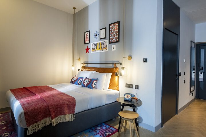 Room 25 of 147