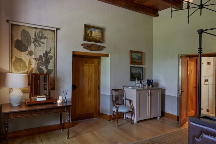 Room 10 of 77
