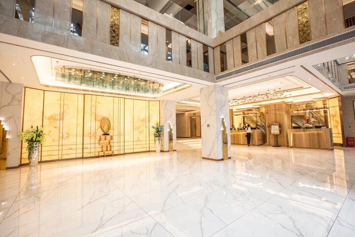 Entrance & Lobby