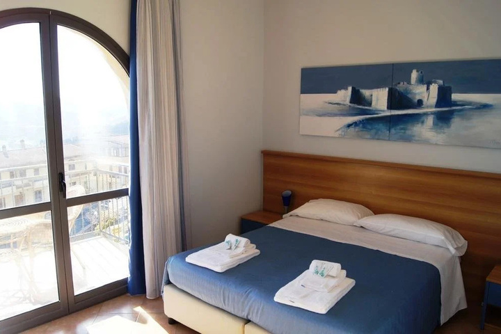 Room 4 of 17