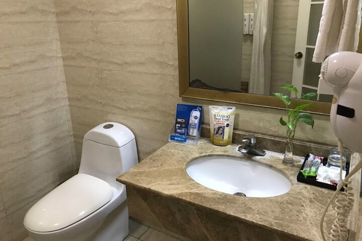 Room 21 of 27