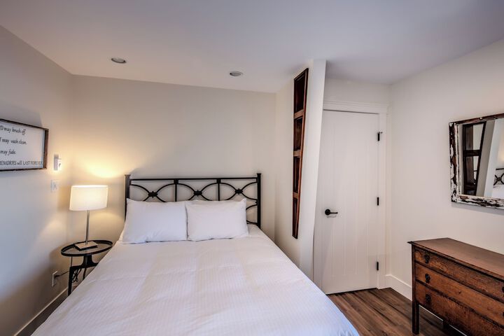 Room 12 of 65