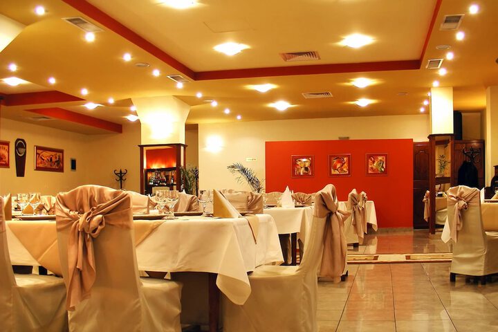 Dining 33 of 46
