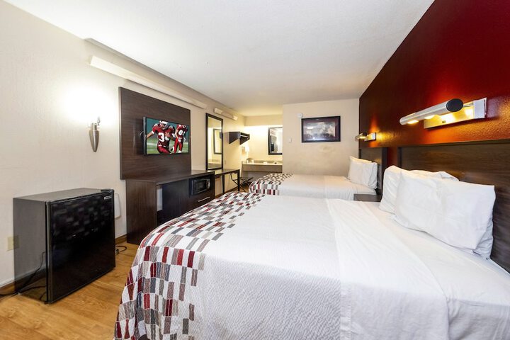 Double Deluxe King Bed (1 of 3)