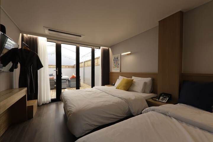 Room 19 of 64