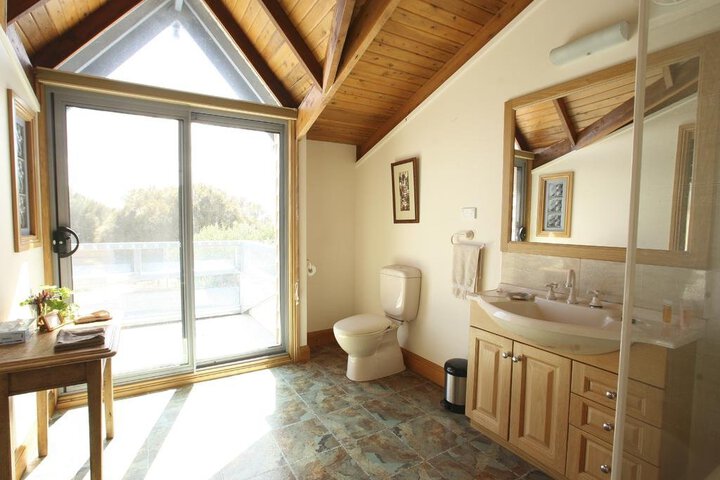 Room 6 of 16