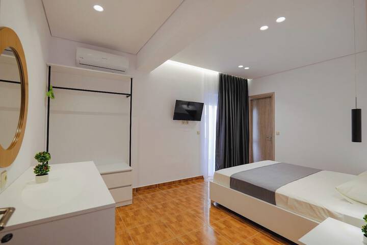Room 8 of 22