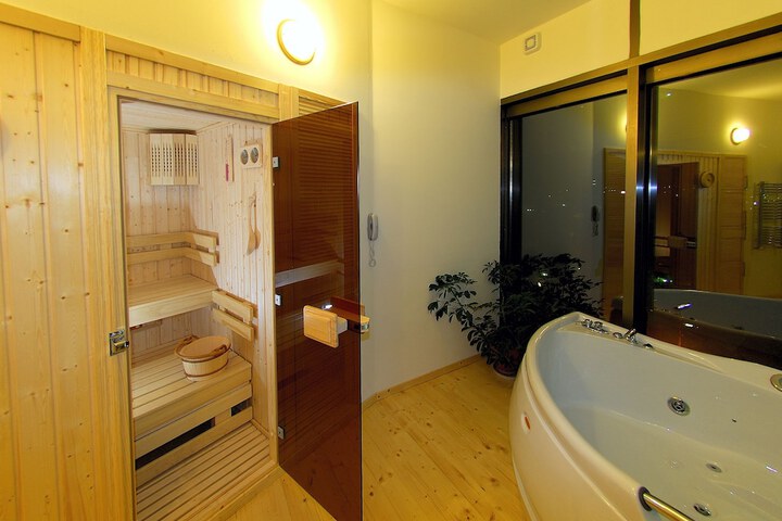 Spa 44 of 84