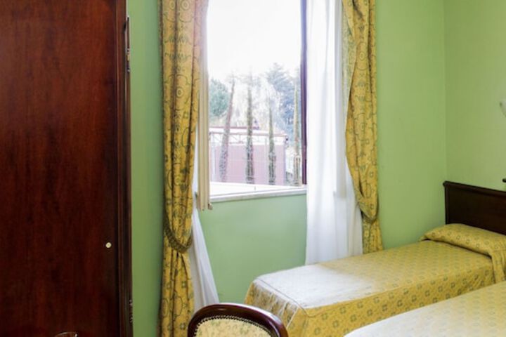 Room 6 of 42