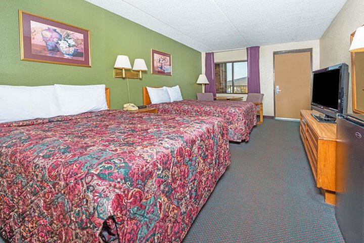 2 Double Beds (7 of 7)