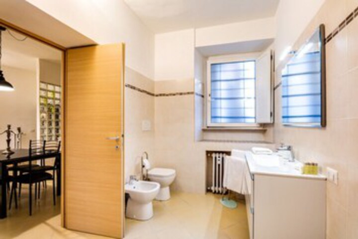 Room 2 of 25