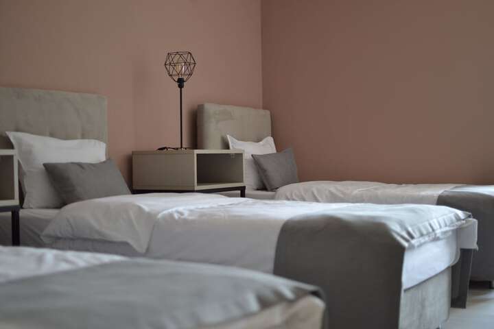 Room 17 of 37