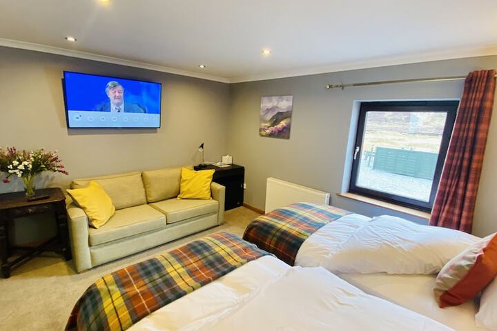 Room 4 of 133