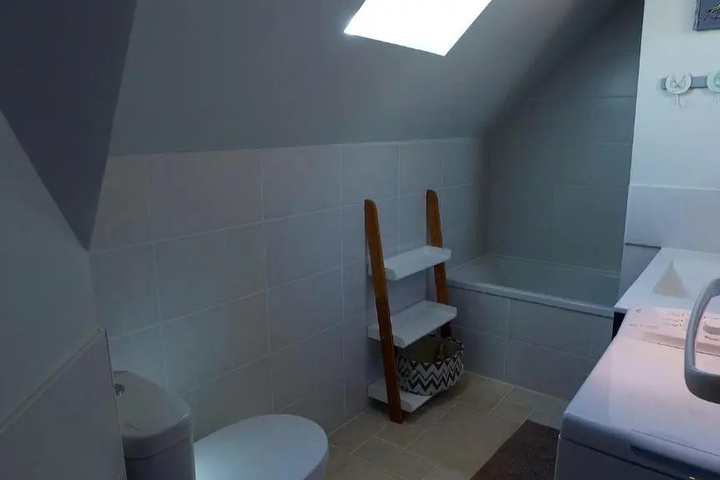 Room 5 of 10