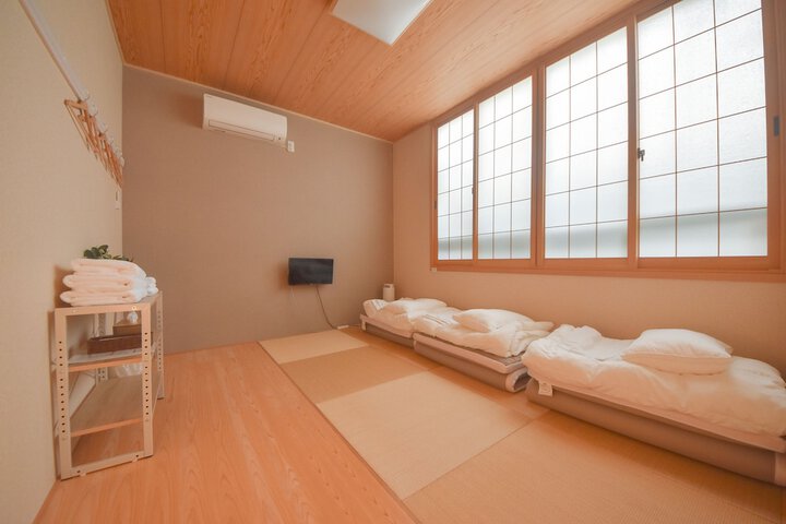 Room 2 of 97