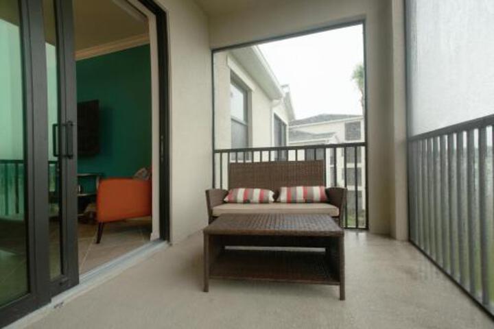 Spectacular 2 bed 2 bath Condo with Lake &  Golf in Bradenton, FL