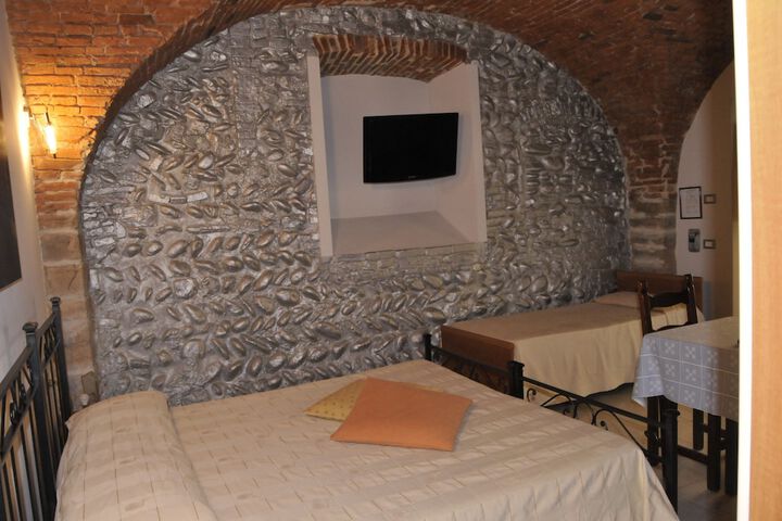 Room 25 of 40