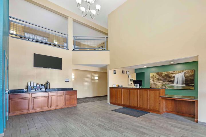 Entrance & Lobby