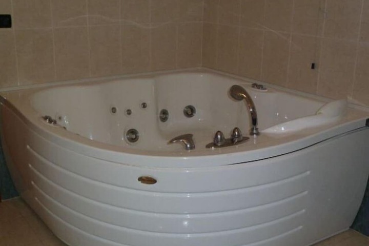 Hot Tub 18 of 53